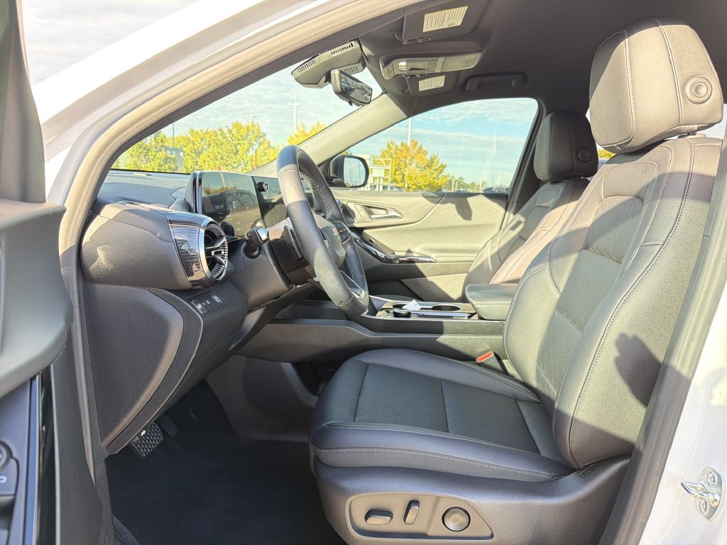 Used 2026 Chevrolet Equinox LT w/ Convenience Package II FWD image 11