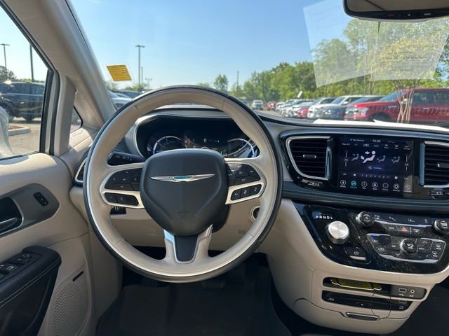 Used 2020 Chrysler Pacifica Limited w/ Advanced Safetytec Group FWD image 22