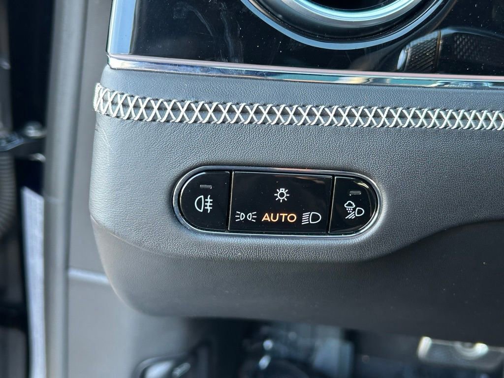 Used 2021 Bentley Flying Spur V8 image 50