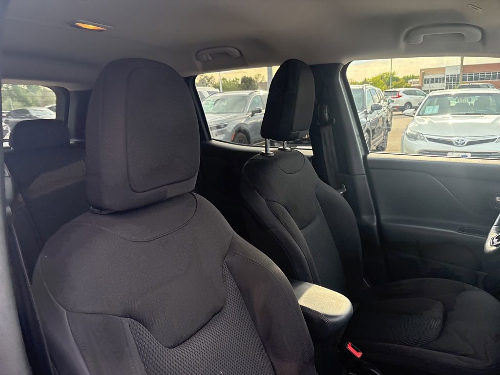 Used 2018 Jeep Renegade Altitude AWD/4WD image 25