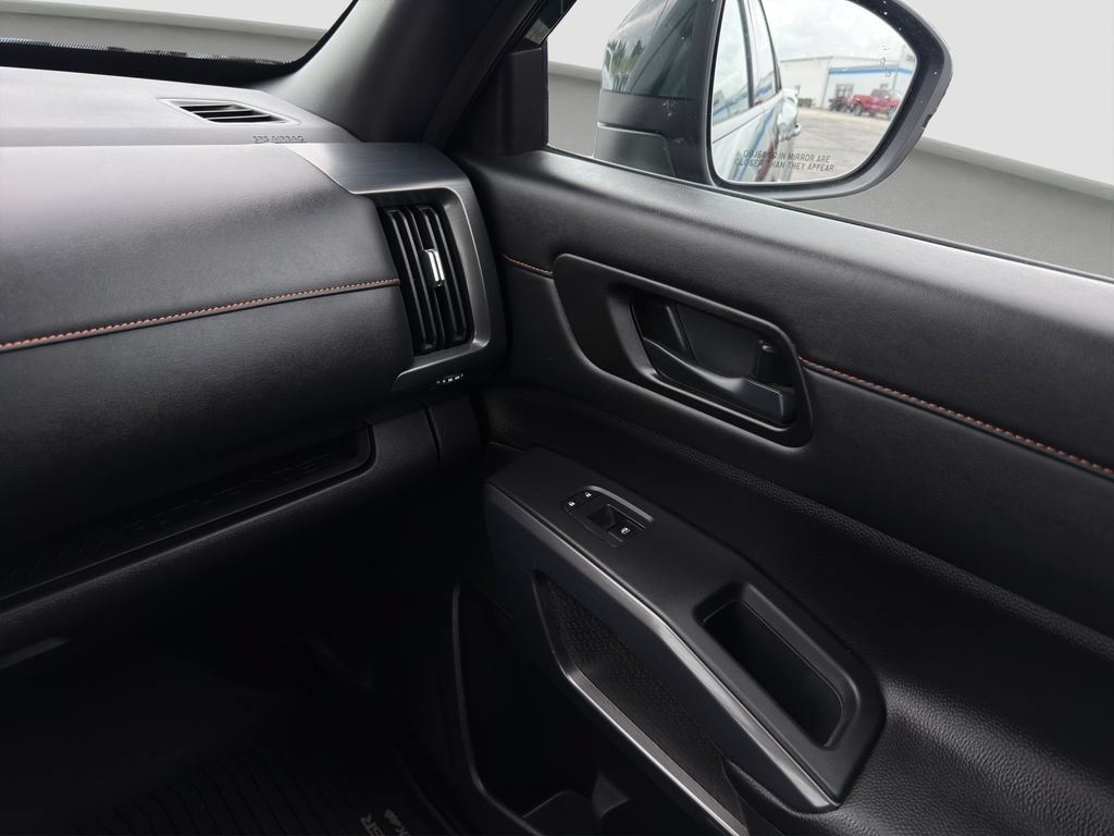 Used 2025 Nissan Pathfinder Rock Creek AWD/4WD image 17