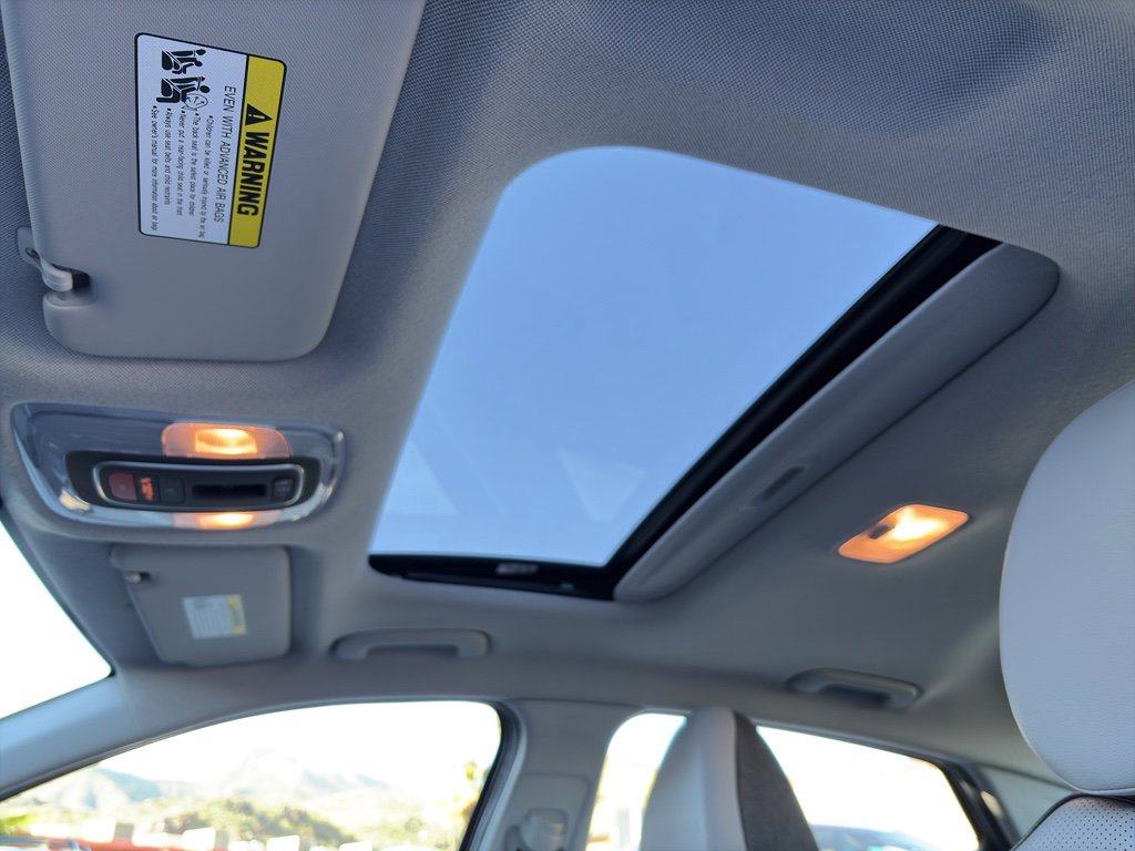 Used 2024 Hyundai Elantra Limited image 21