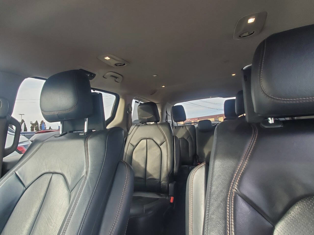 Used 2017 Chrysler Pacifica Touring-L Plus w/ Advanced Safetytec Group image 16