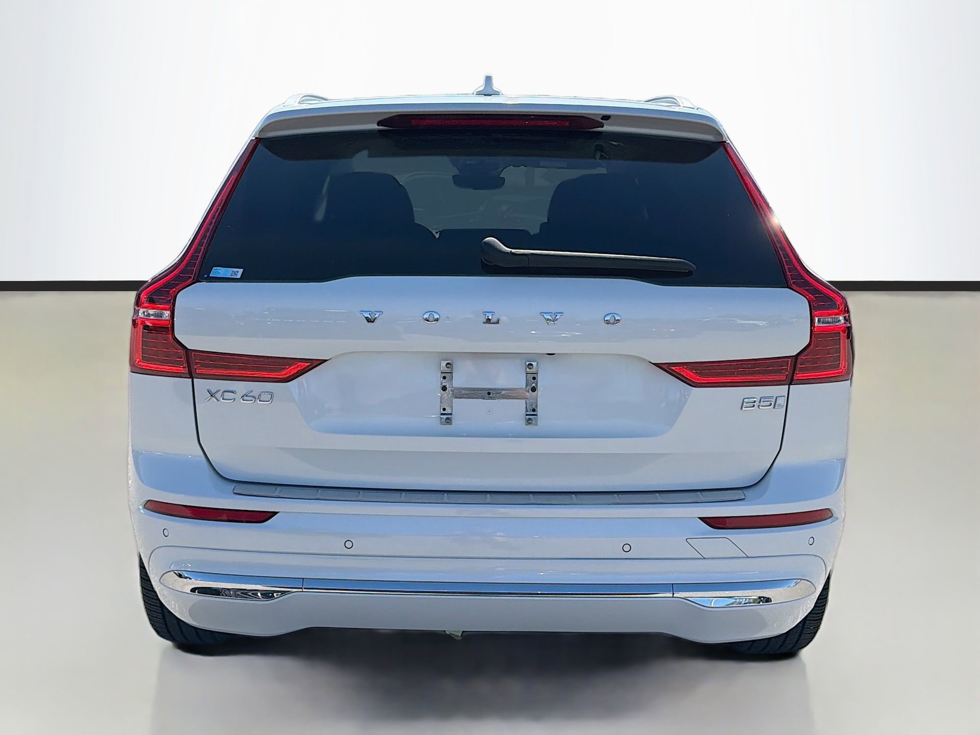 Used 2023 Volvo XC60 B5 Ultimate w/ Climate Package image 5