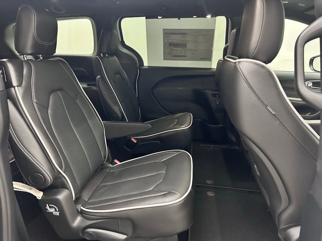 New 2026 Chrysler Pacifica Limited w/ S Appearance Package image 17