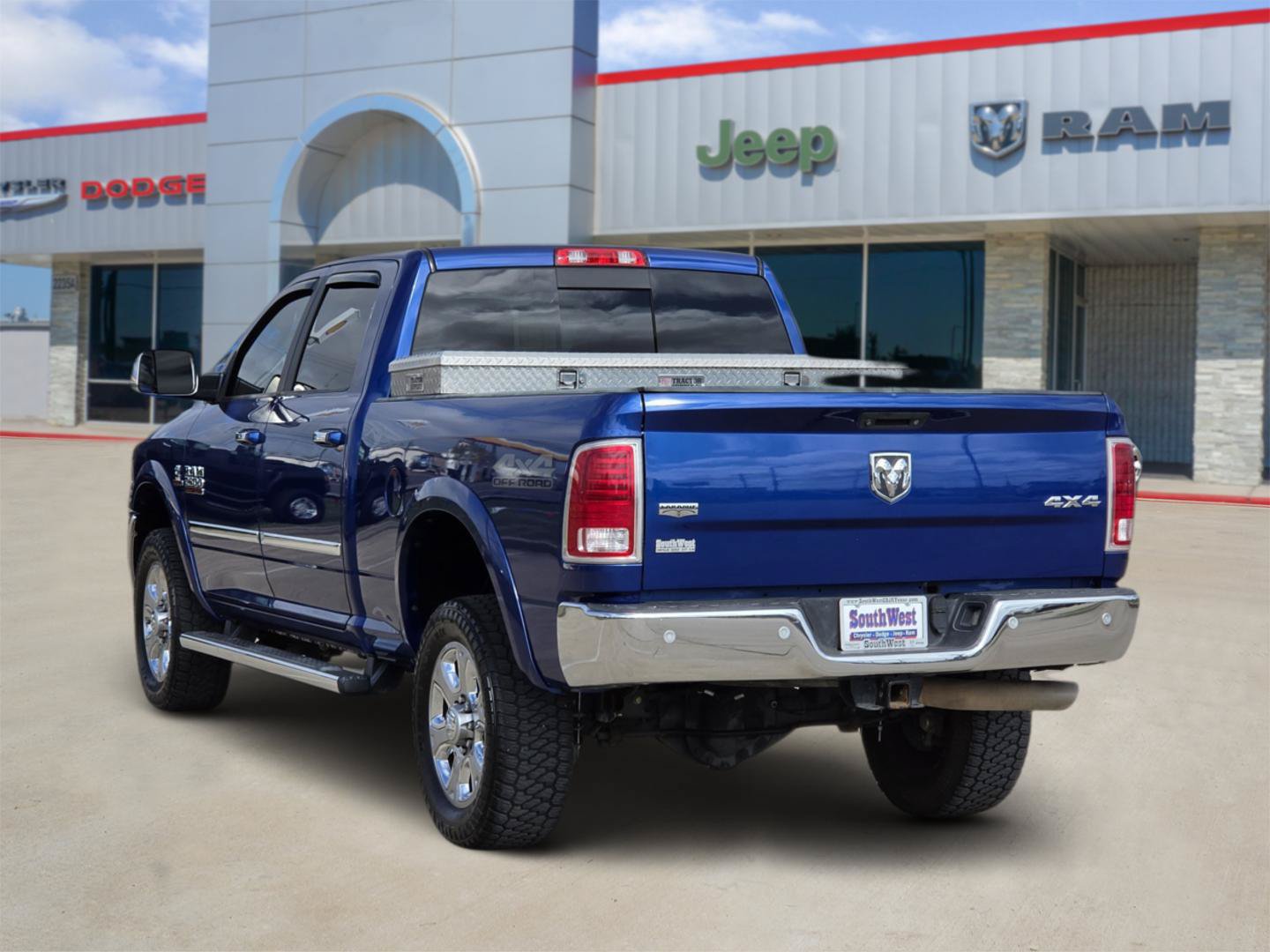 Used 2017 RAM 2500 Laramie w/ Convenience Group AWD/4WD image 4
