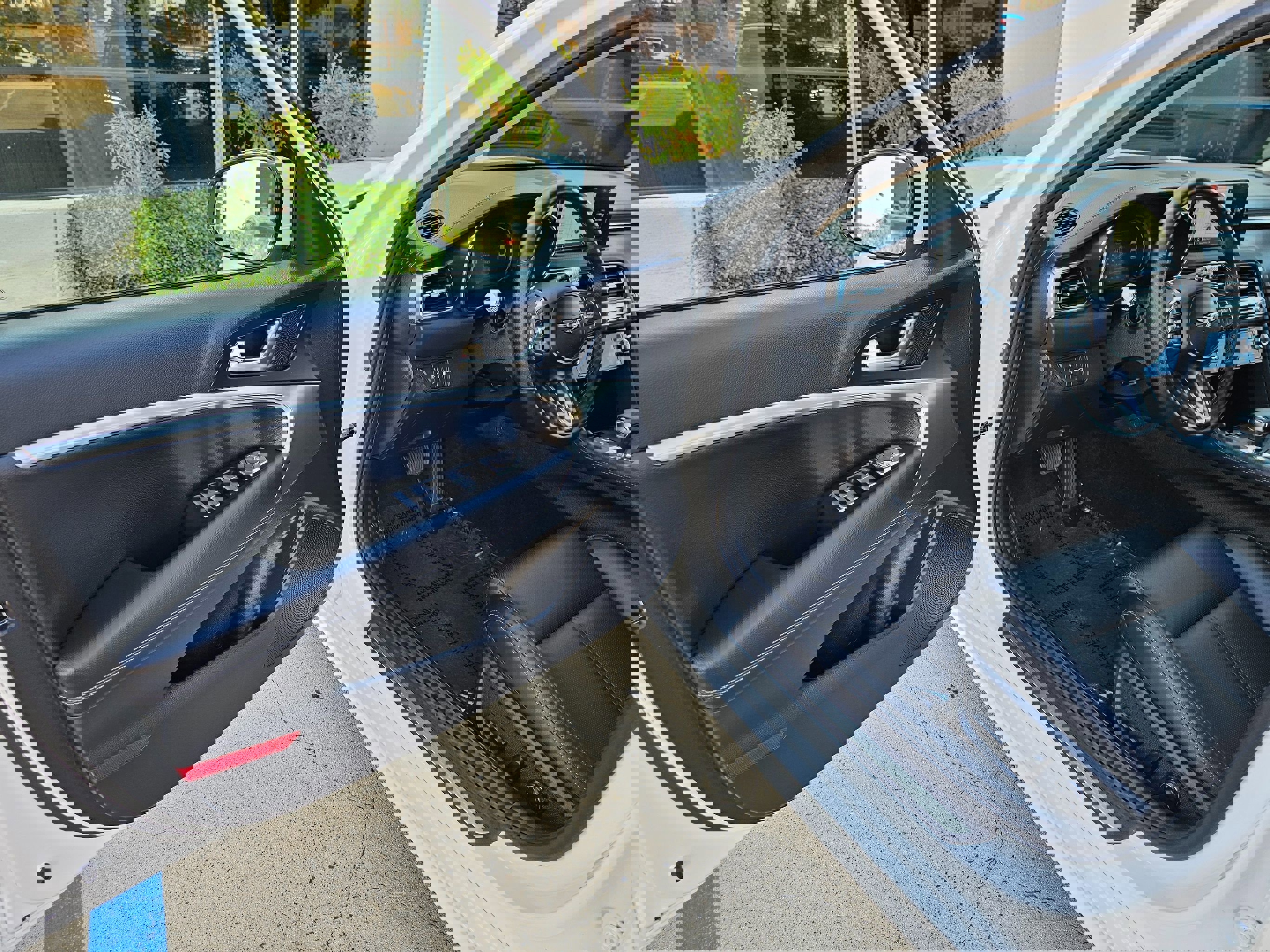 Used 2025 Genesis G70 2.5T image 15