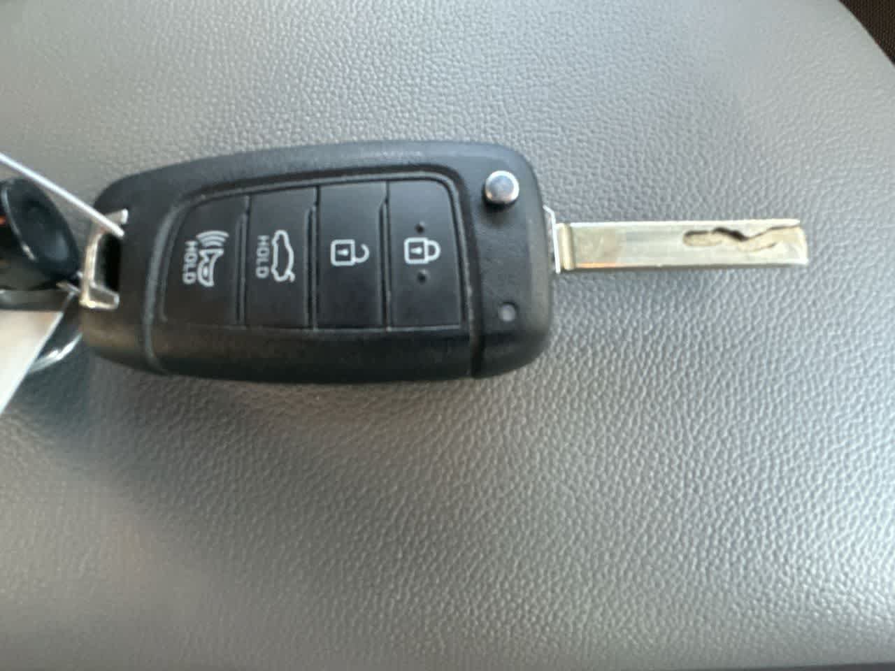 Used 2025 Hyundai Elantra SE FWD image 28