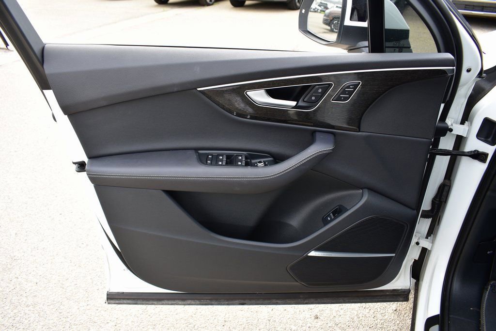 Used 2025 Audi Q7 3.0T Premium Plus image 13