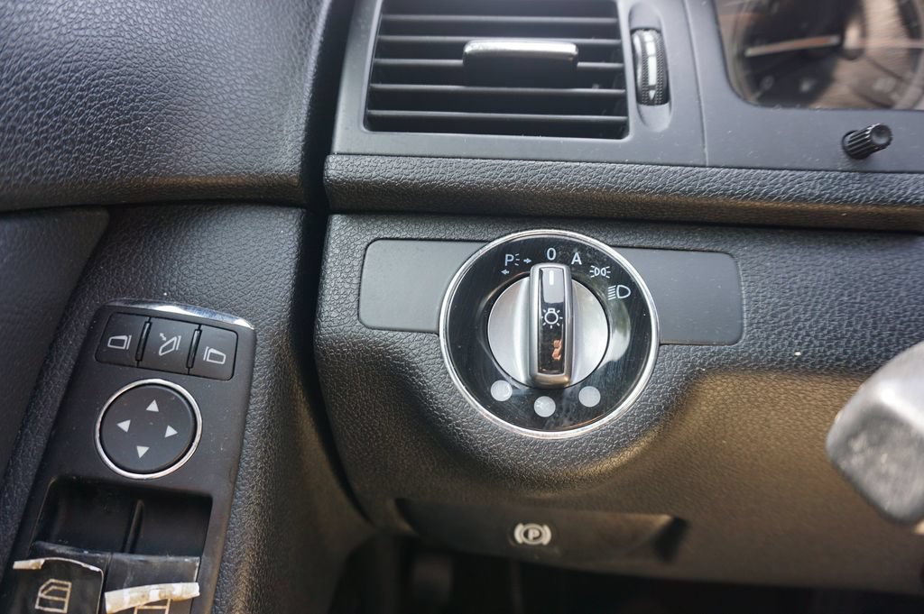 Used 2008 Mercedes-Benz C 350 Sport image 4