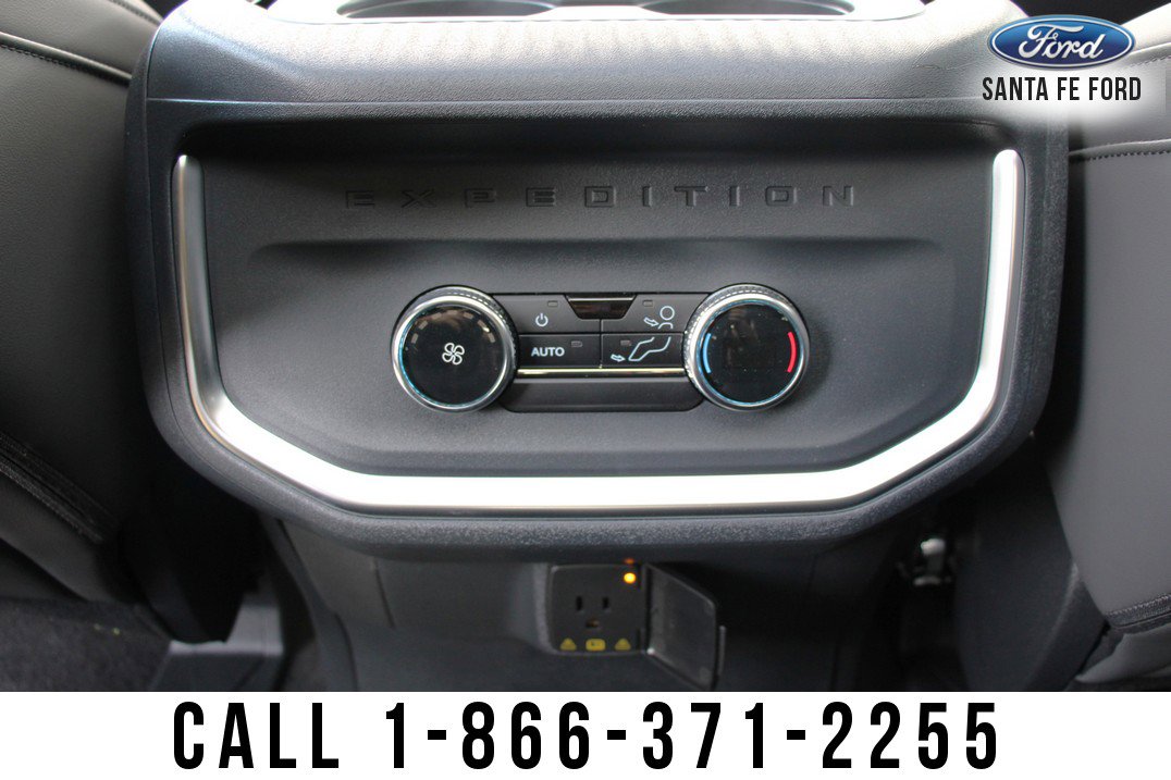New 2025 Ford Expedition Active image 27