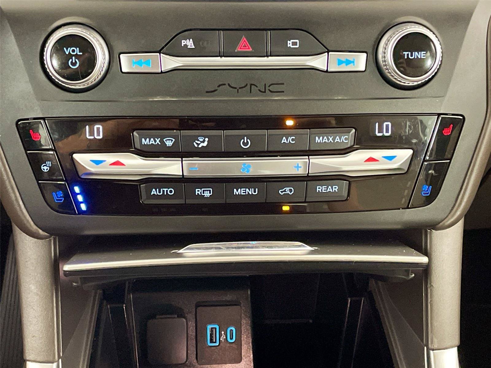 Used 2020 Ford Explorer Platinum w/ Premium Technology Package AWD/4WD image 9