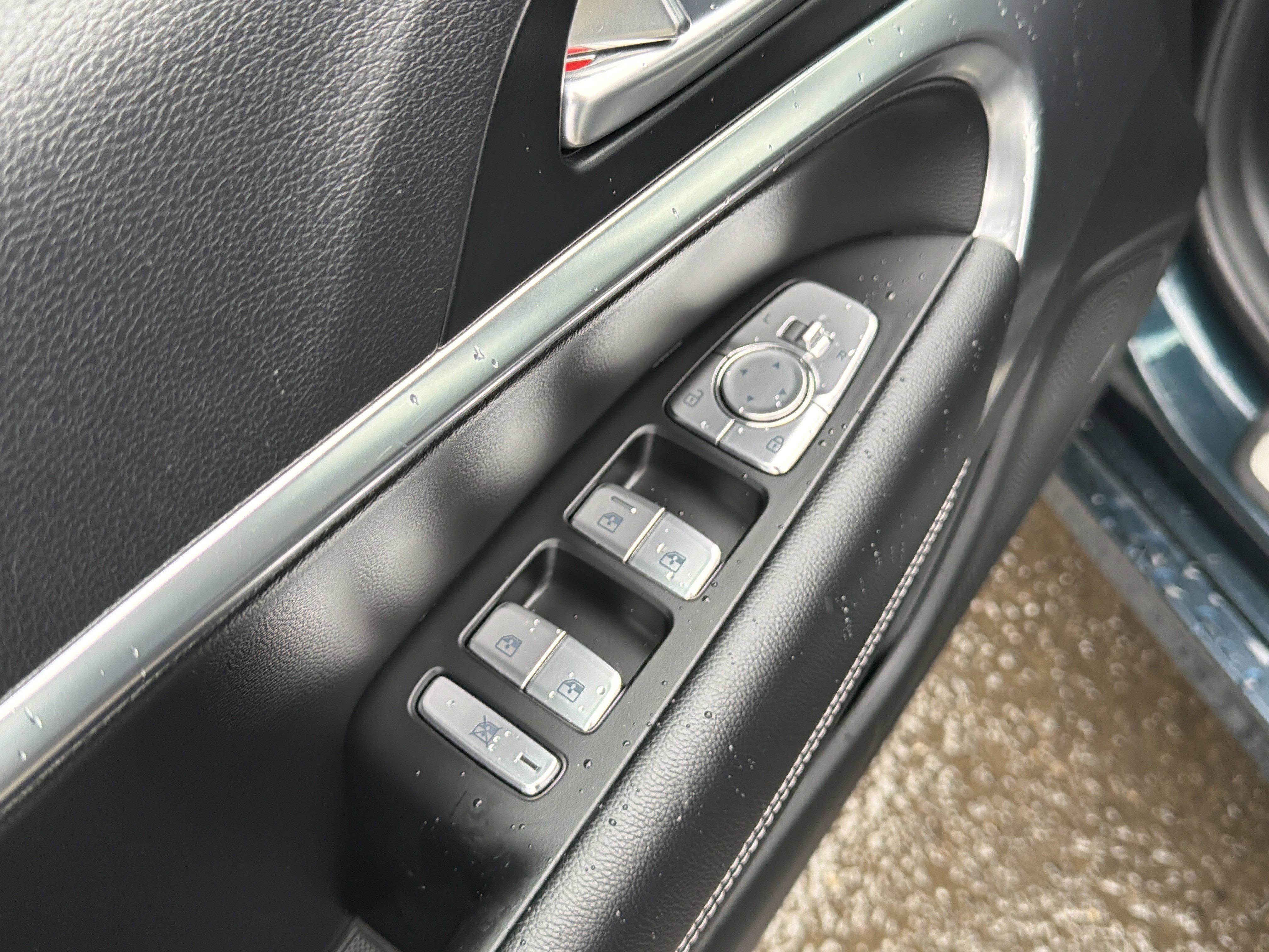 Used 2025 Genesis G70 2.5T image 15