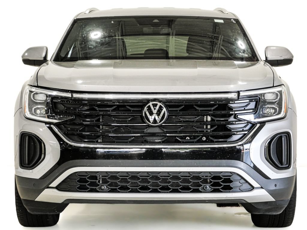 Used 2025 Volkswagen Atlas Cross Sport SE AWD/4WD image 2
