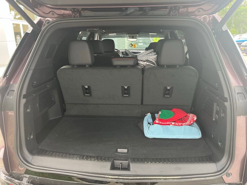 Used 2026 Chevrolet Traverse RS FWD image 5