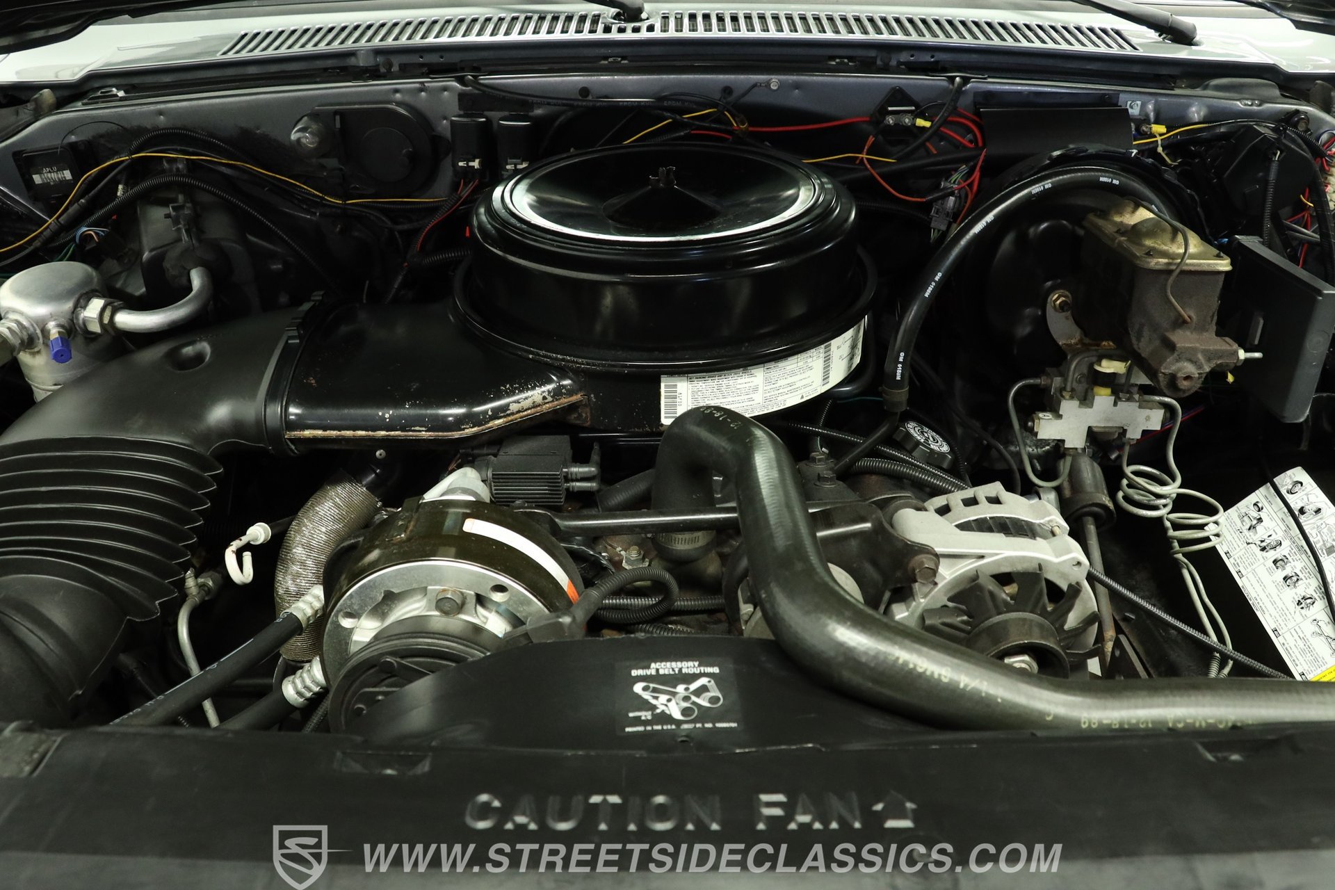 Used 1990 Chevrolet Suburban 2500 RWD image 3