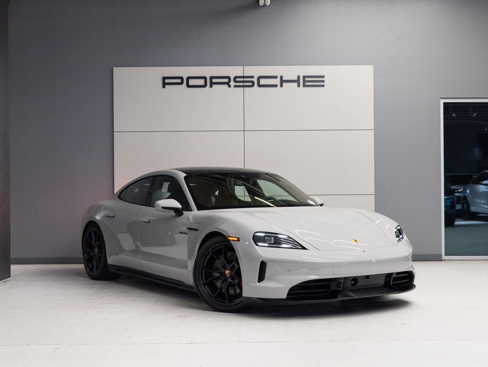 New 2026 Porsche Taycan GTS AWD/4WD image 9