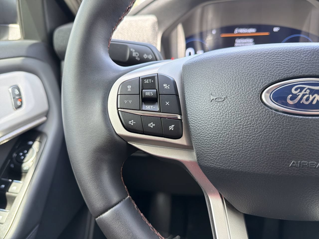 Used 2026 Ford Explorer Active RWD image 30