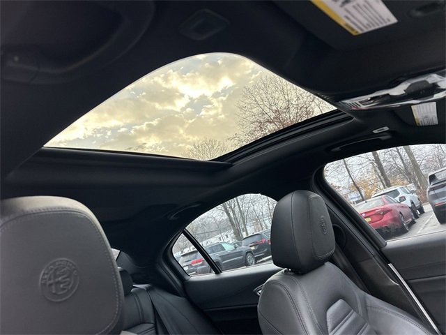 Used 2022 Alfa Romeo Giulia Veloce image 24