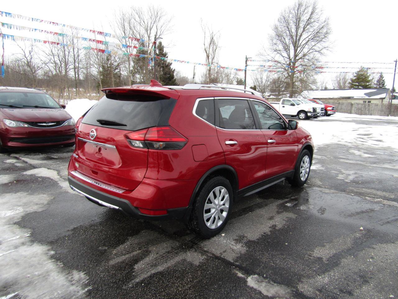 Used 2017 Nissan Rogue S w/ S Appearance Package FWD image 7