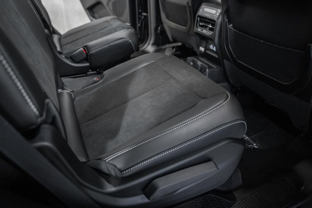 New 2025 Jeep Grand Cherokee L Altitude image 31