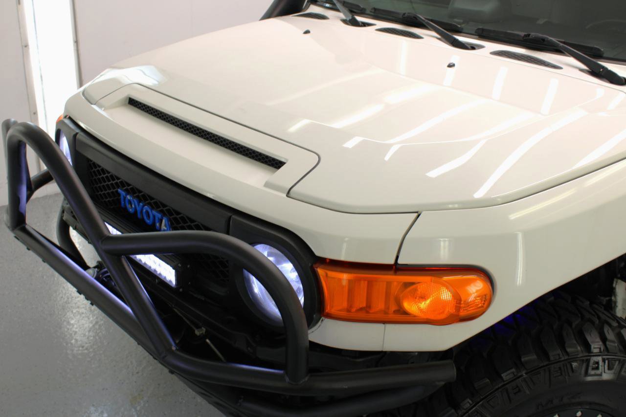 Used 2014 Toyota FJ Cruiser 4WD w/ Upgrade Package image 17
