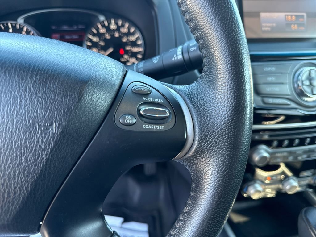 Used 2015 Nissan Pathfinder SV AWD/4WD image 27