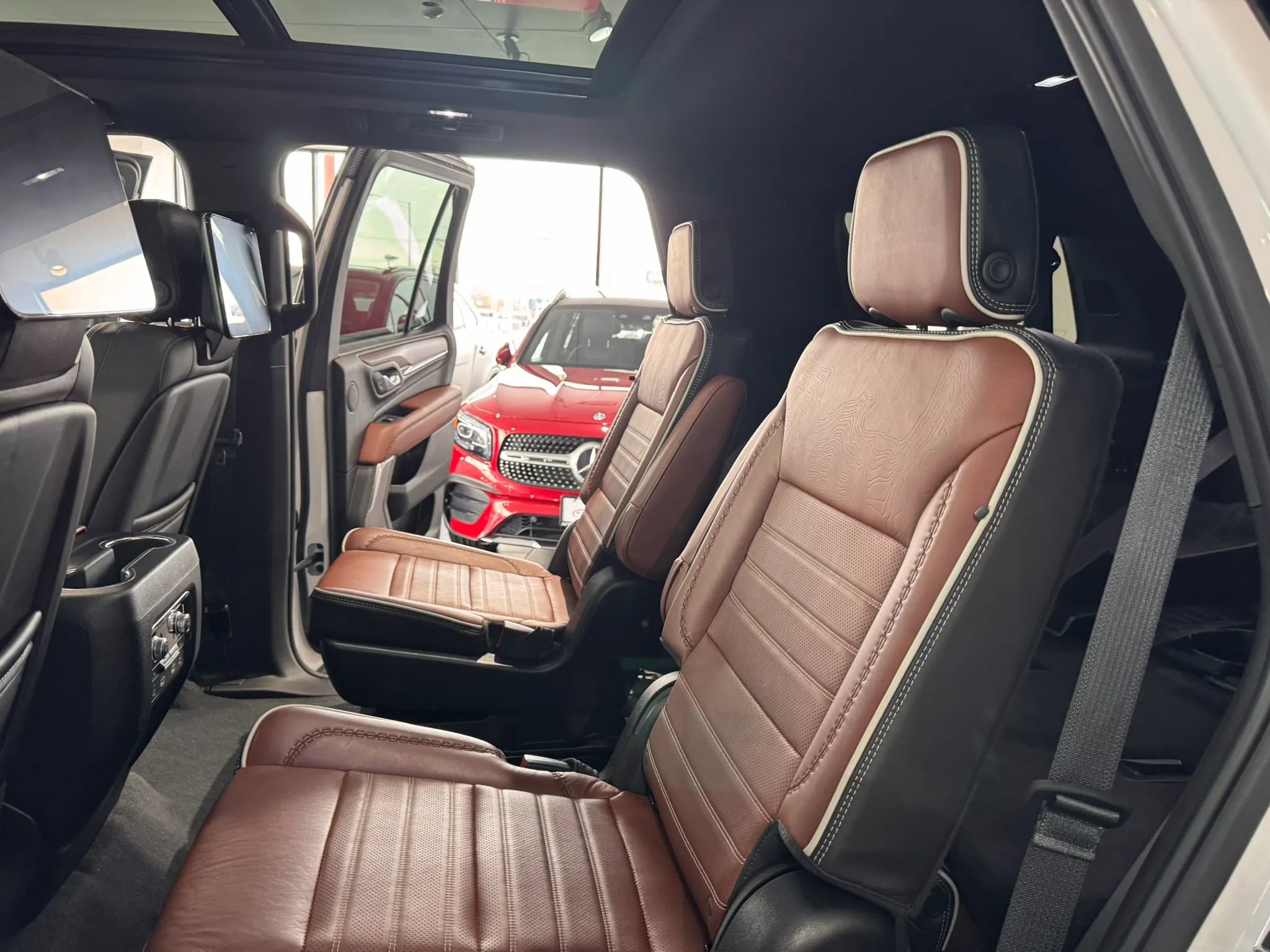Used 2023 GMC Yukon Denali Ultimate AWD/4WD image 23