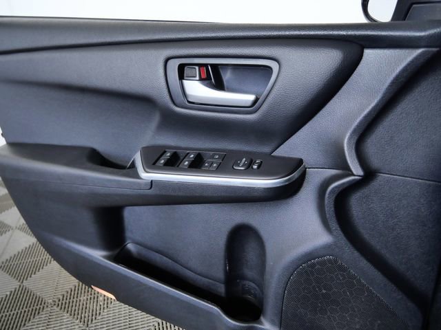 Used 2016 Toyota Camry SE FWD image 26