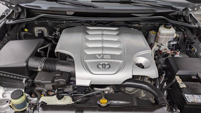 Used 2015 Toyota Land Cruiser AWD/4WD image 27