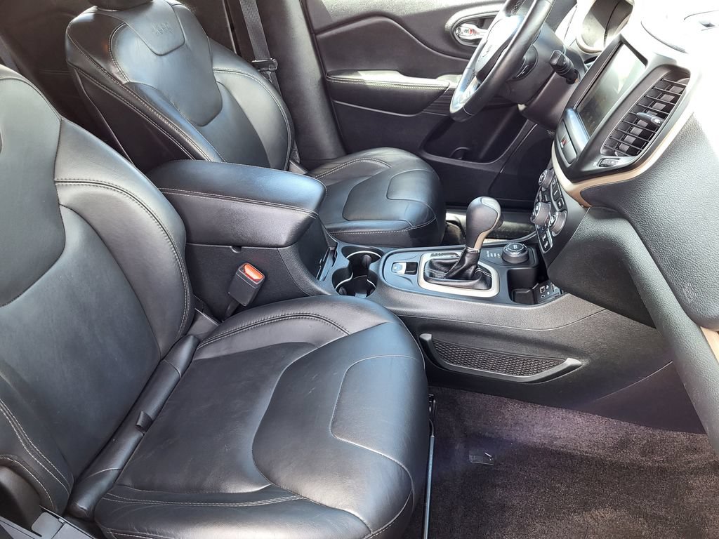 Used 2016 Jeep Cherokee Limited AWD/4WD image 5