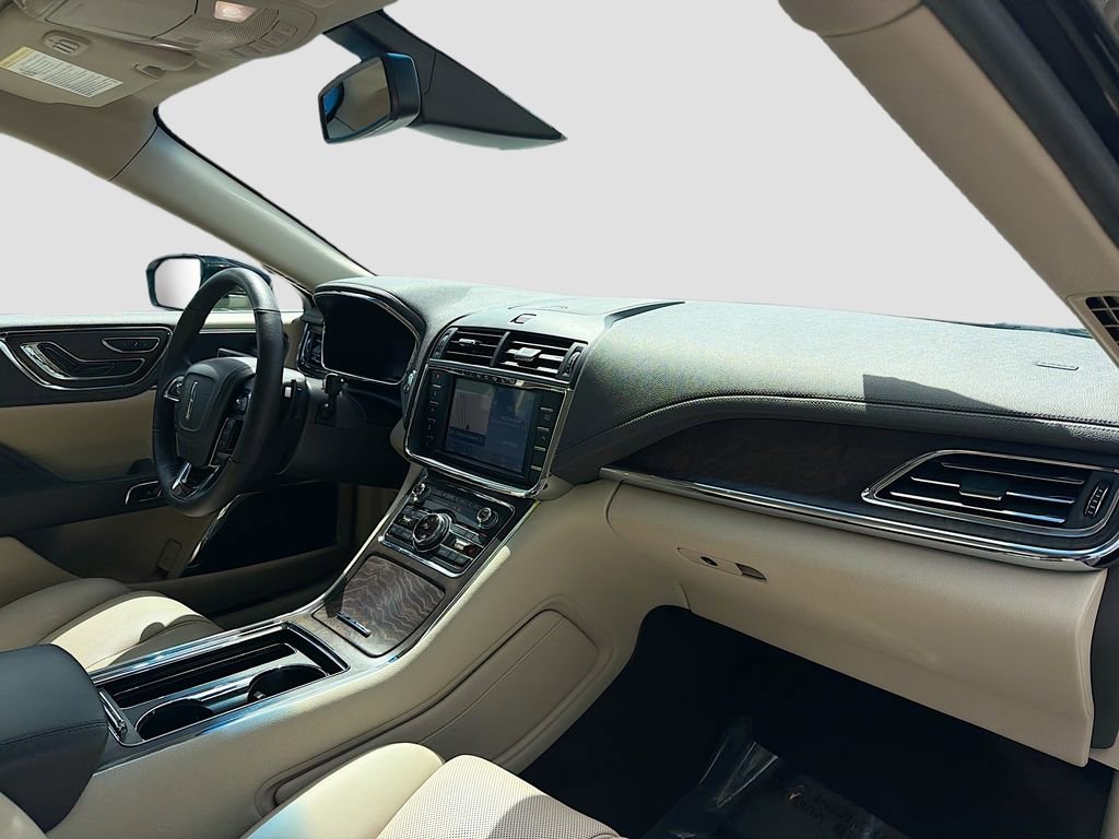 Used 2020 Lincoln Continental w/ Premium Package image 32