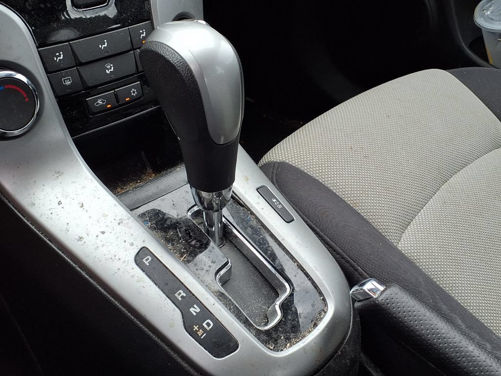 Used 2013 Chevrolet Cruze LS FWD image 18