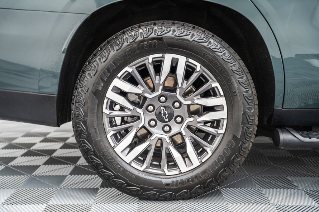 Used 2025 Chevrolet Tahoe Z71 w/ Z71 Off-Road Package AWD/4WD image 17