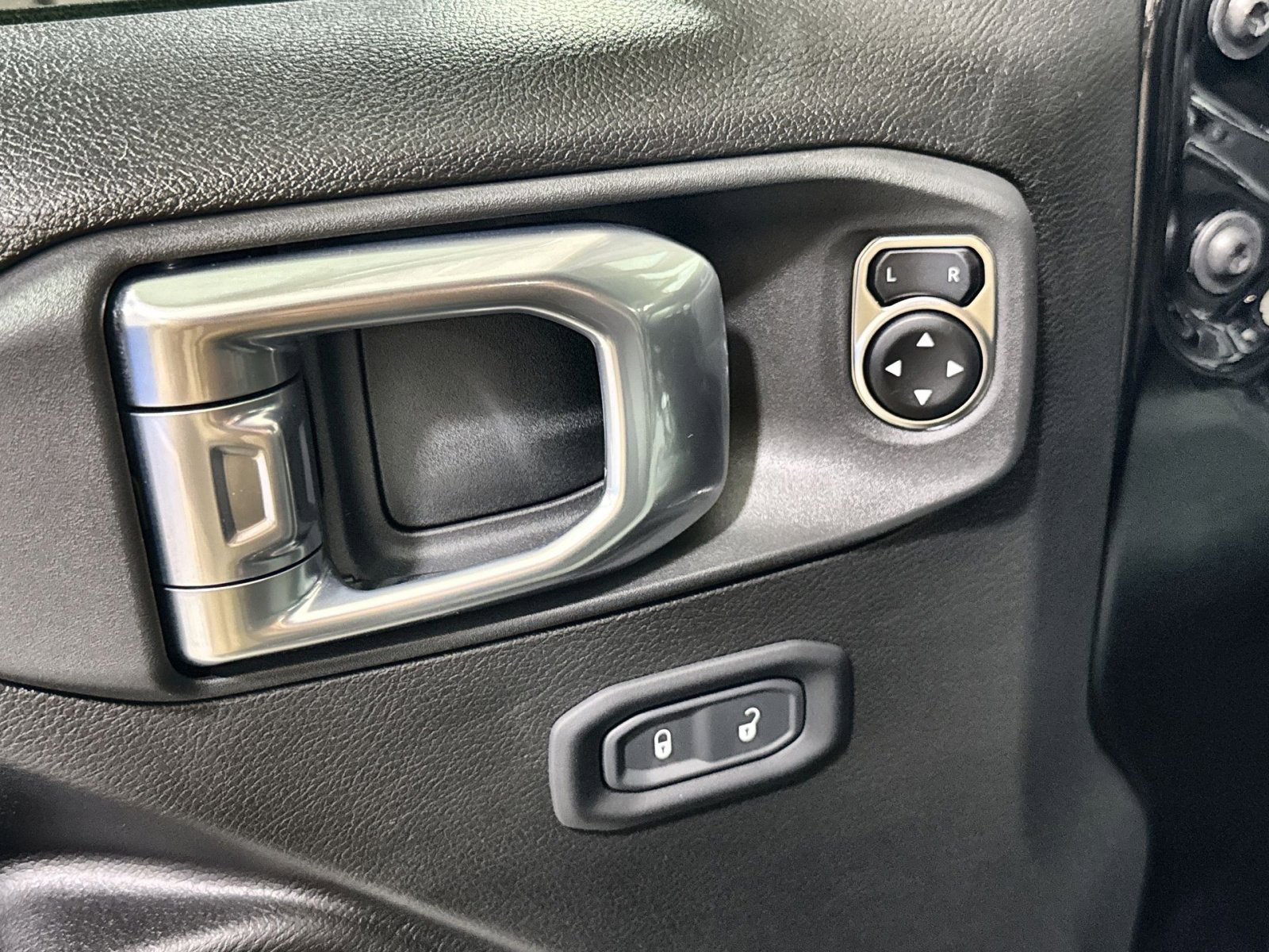 Used 2024 Jeep Wrangler Sport S image 16