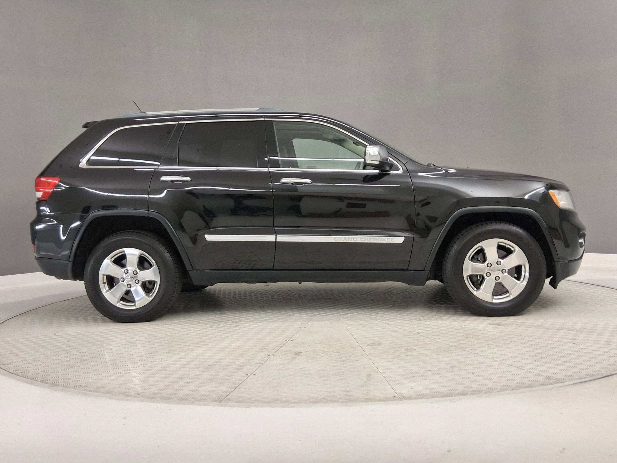 Used 2011 Jeep Grand Cherokee Limited RWD image 6