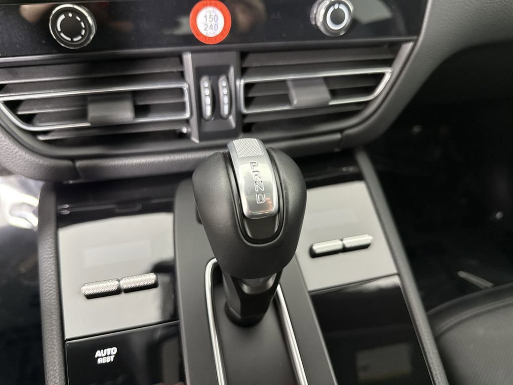 Certified 2025 Porsche Macan image 33