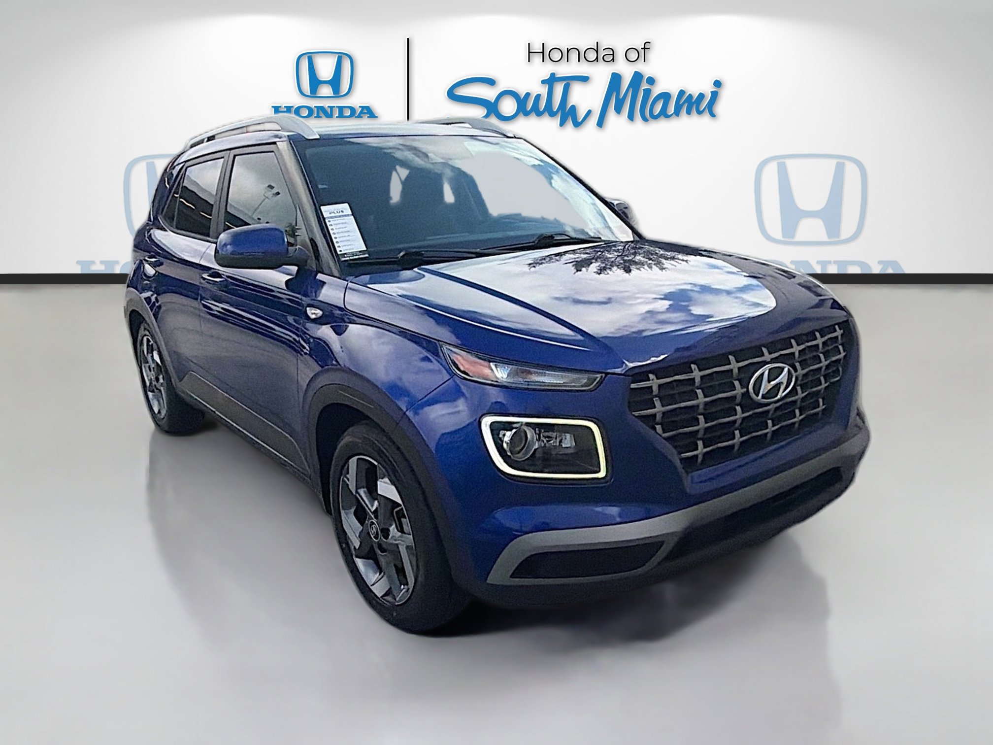 Used 2022 Hyundai Venue Limited FWD image 1