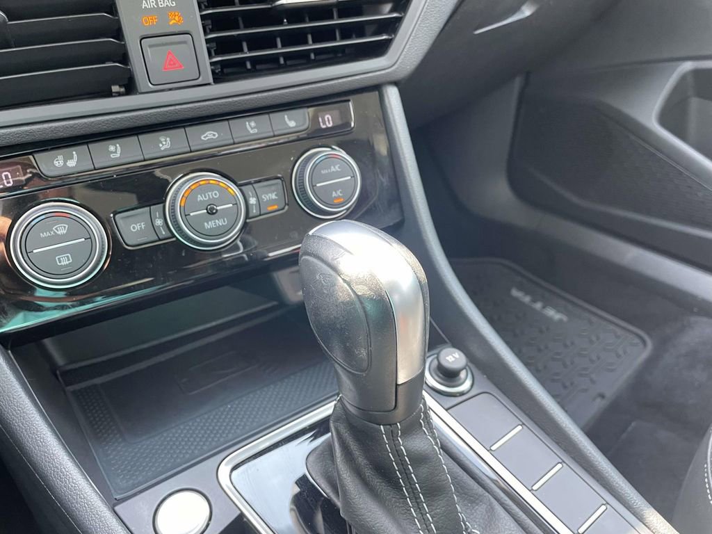 Used 2021 Volkswagen Jetta SEL Premium FWD image 30