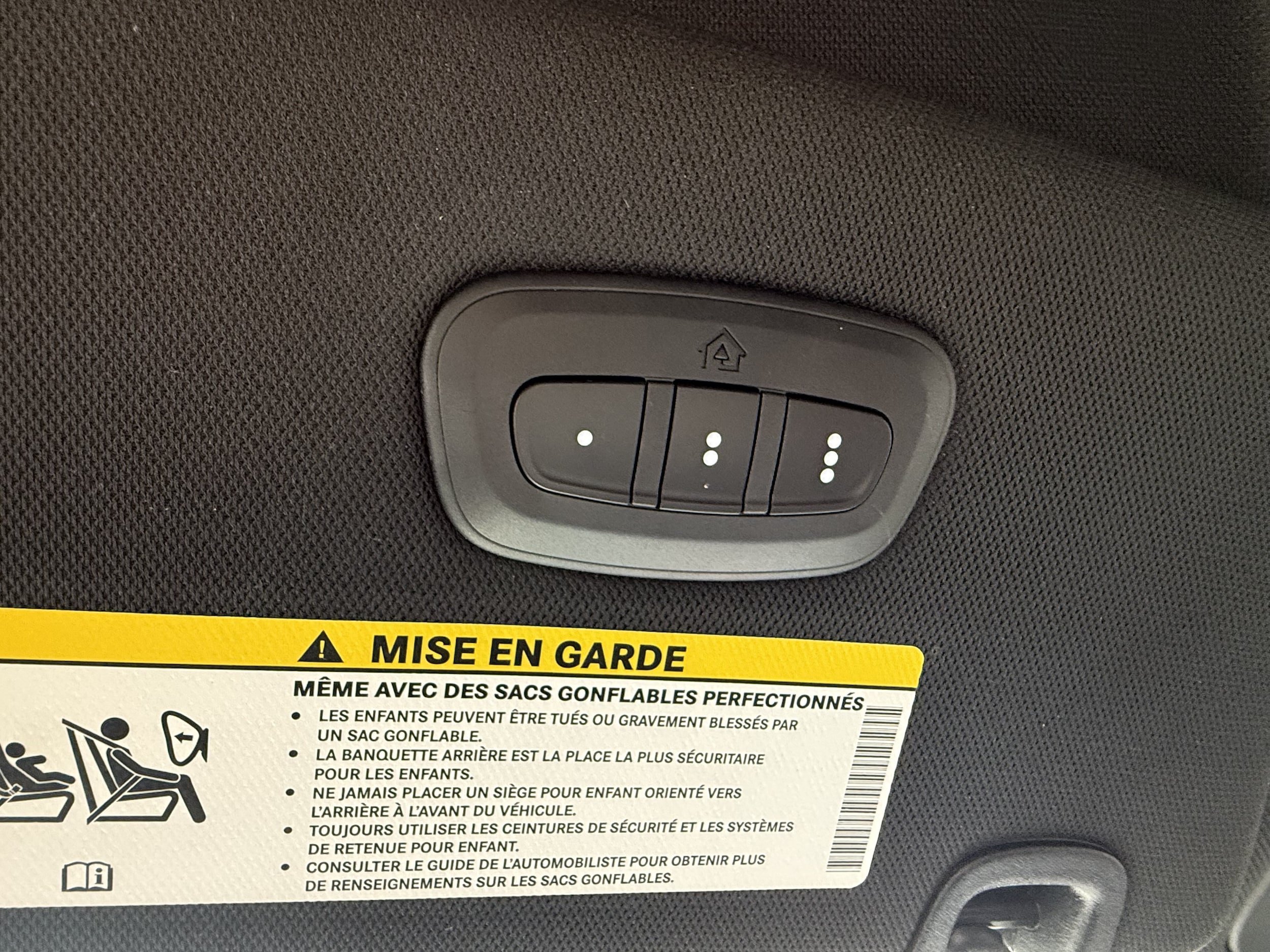 Used 2025 Chrysler Pacifica Select FWD image 40