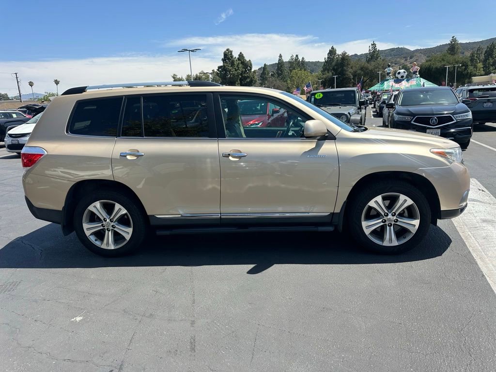 Used 2011 Toyota Highlander Limited w/ Tow Pkg FWD image 4