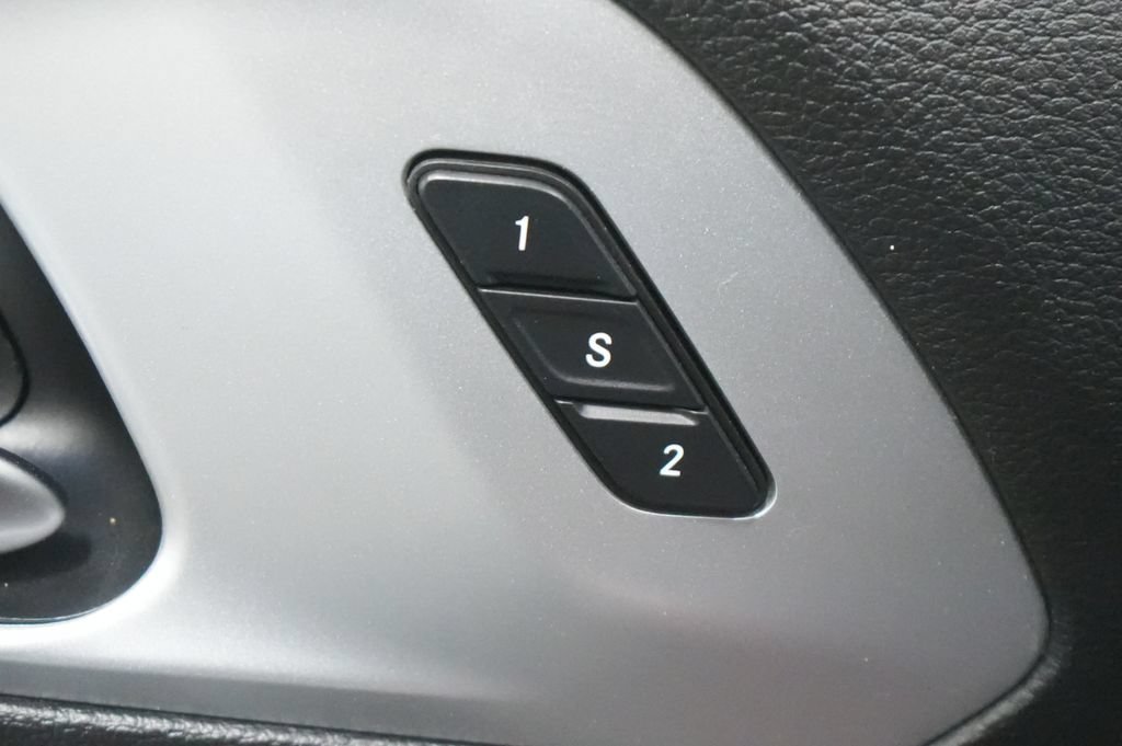 Used 2021 Chrysler Pacifica Touring-L w/ Uconnect Theater Family Group AWD/4WD image 17