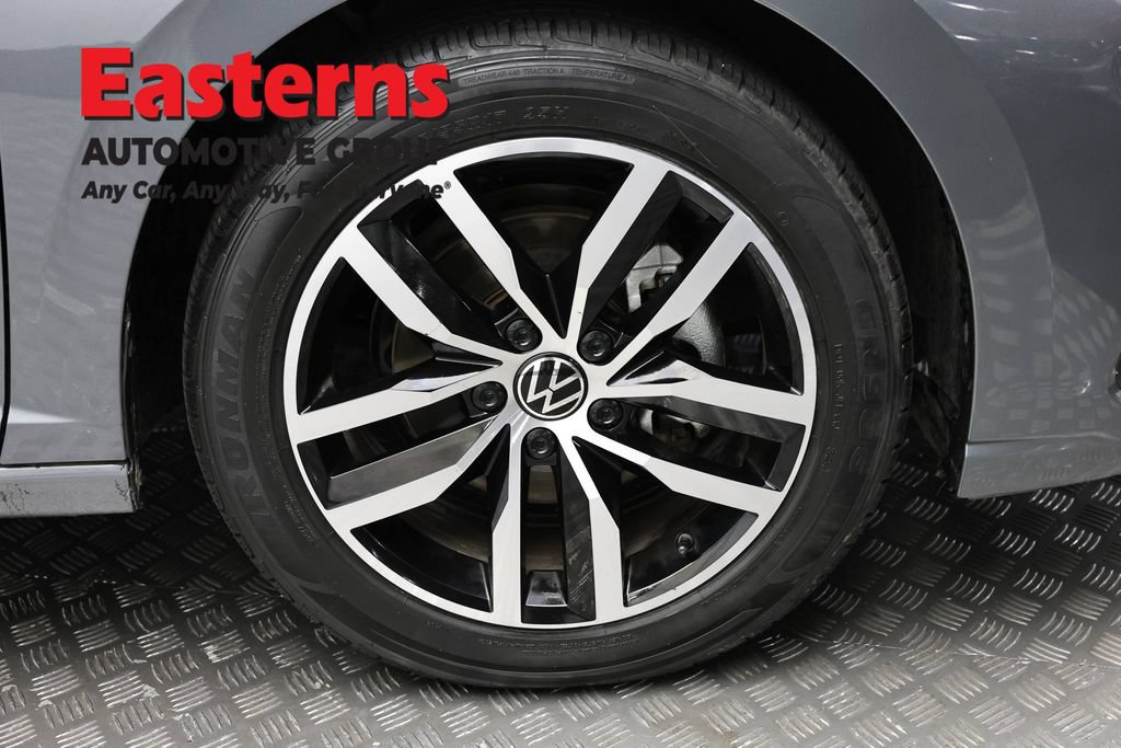 Used 2025 Volkswagen Jetta SE FWD image 31