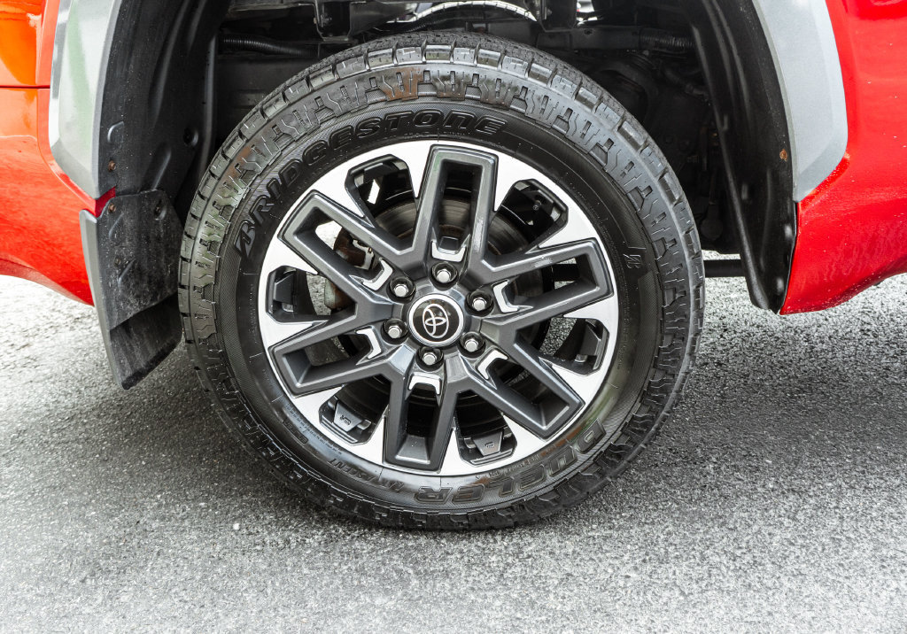 Used 2023 Toyota Tundra Limited AWD/4WD image 29