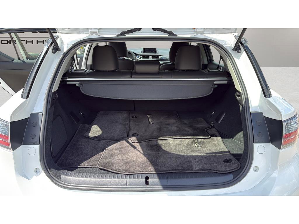Used 2013 Lexus CT 200h w/ Premium Pkg w/Navigation FWD image 16