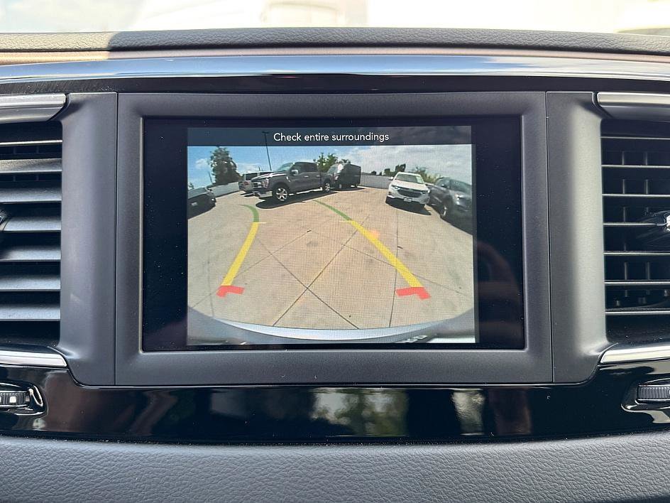 Used 2020 Chrysler Voyager L image 24