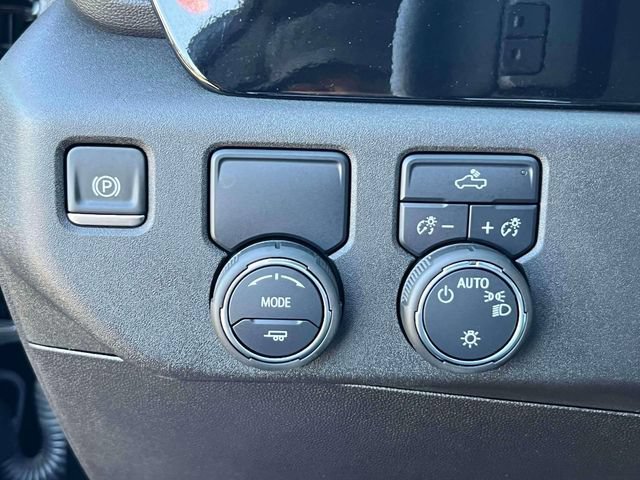 Used 2025 Chevrolet Silverado 1500 LT w/ Leather Package RWD image 22