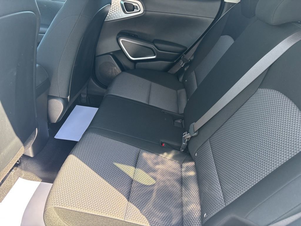 Used 2025 Kia Soul LX image 27