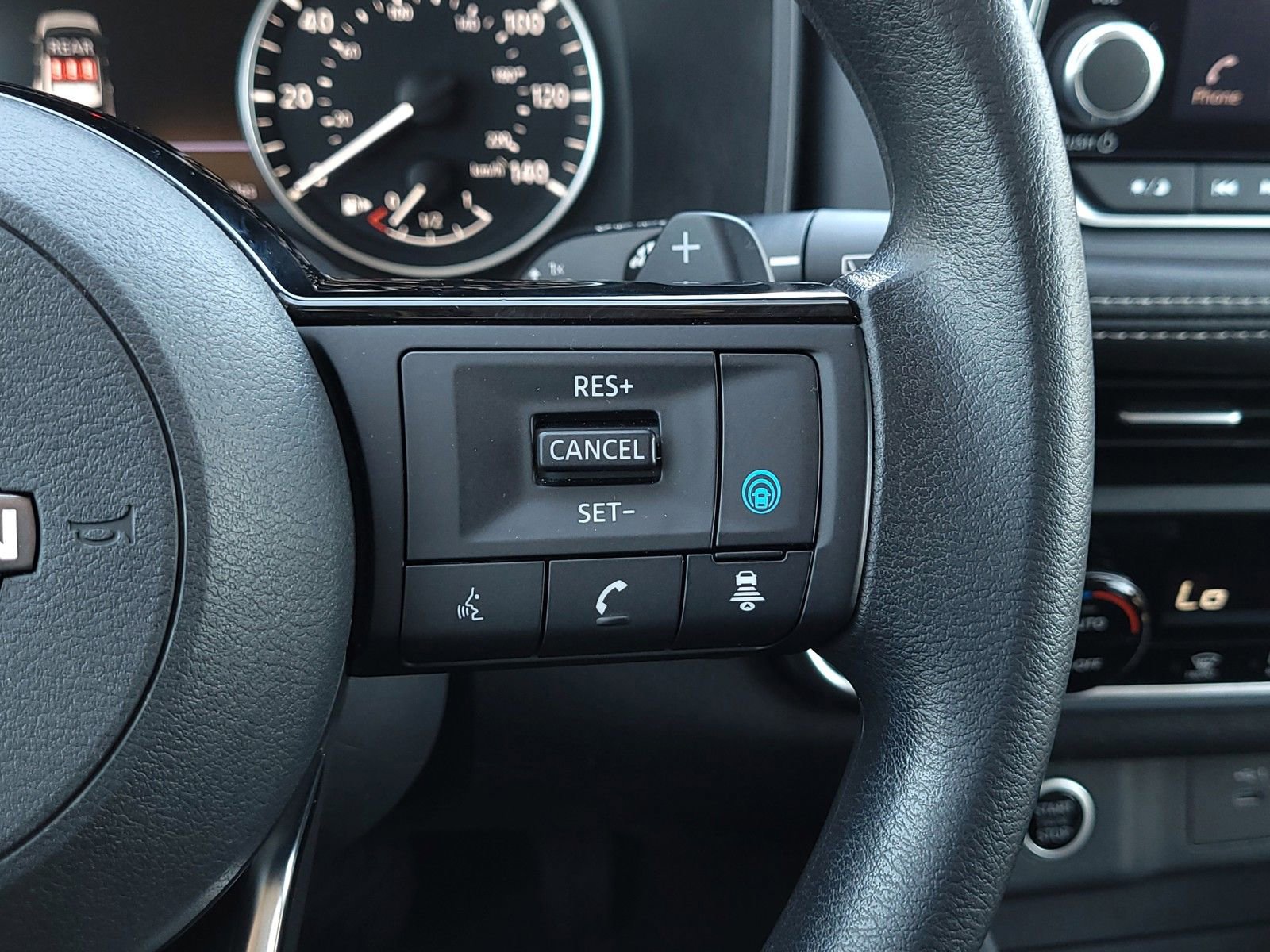 Used 2023 Nissan Rogue SV image 18