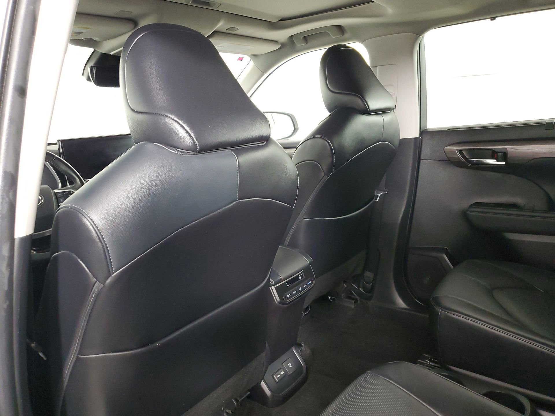 Used 2023 Toyota Highlander Limited image 52
